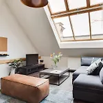 Ultimate 1 Experience - Duplex, Roof Terrace, Castle View, Free Parking Over Weekends, Ac! Praha