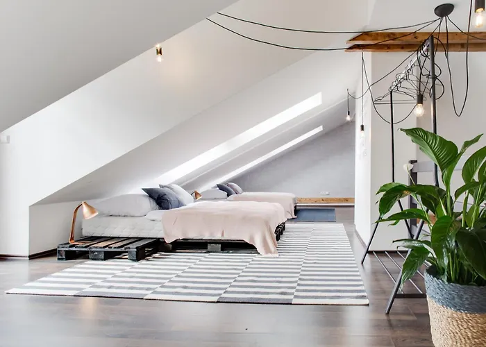 Ultimate 1 Experience - Duplex, Roof Terrace, Castle View, Free Parking Over Weekends, Ac! Prague